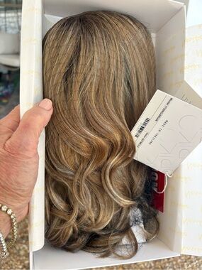 NORIKO Briar Synthetic Nutmeg R short to mid length wig! New in box! Never on!